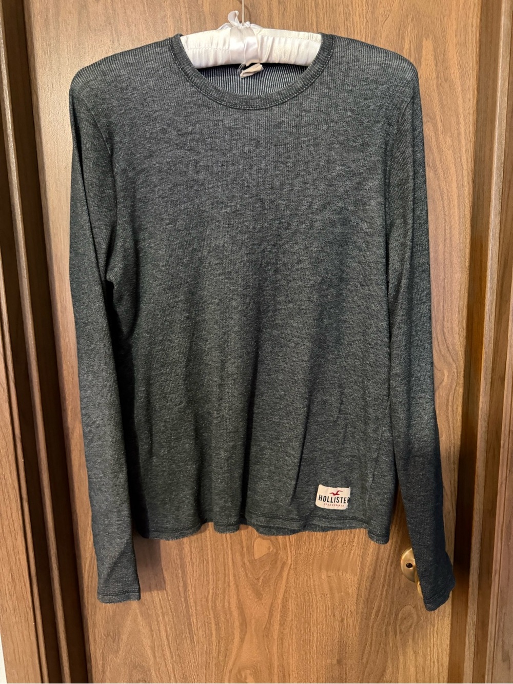 Hollister Men’s Long-Sleeve Crew Neck Shirt — Heather Charcoal